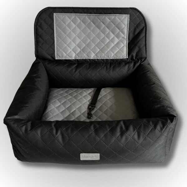 Fotelik do auta - czarno-szary  + pas samochodowy GRATIS